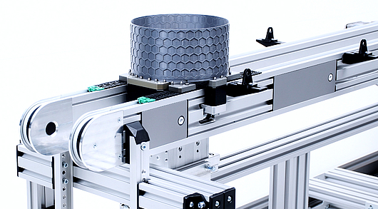 Die Vario Puffer® Fördertechnik von ASP ist ein perfekt abgestimmtes Fördersystem für die Automatisierung mit Robotern.