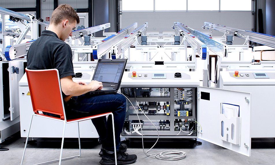 Die ASP Lösungen in der Automatisierung werden in der Elektrotechnik Abteilung entwickelt, montiert und programmiert.